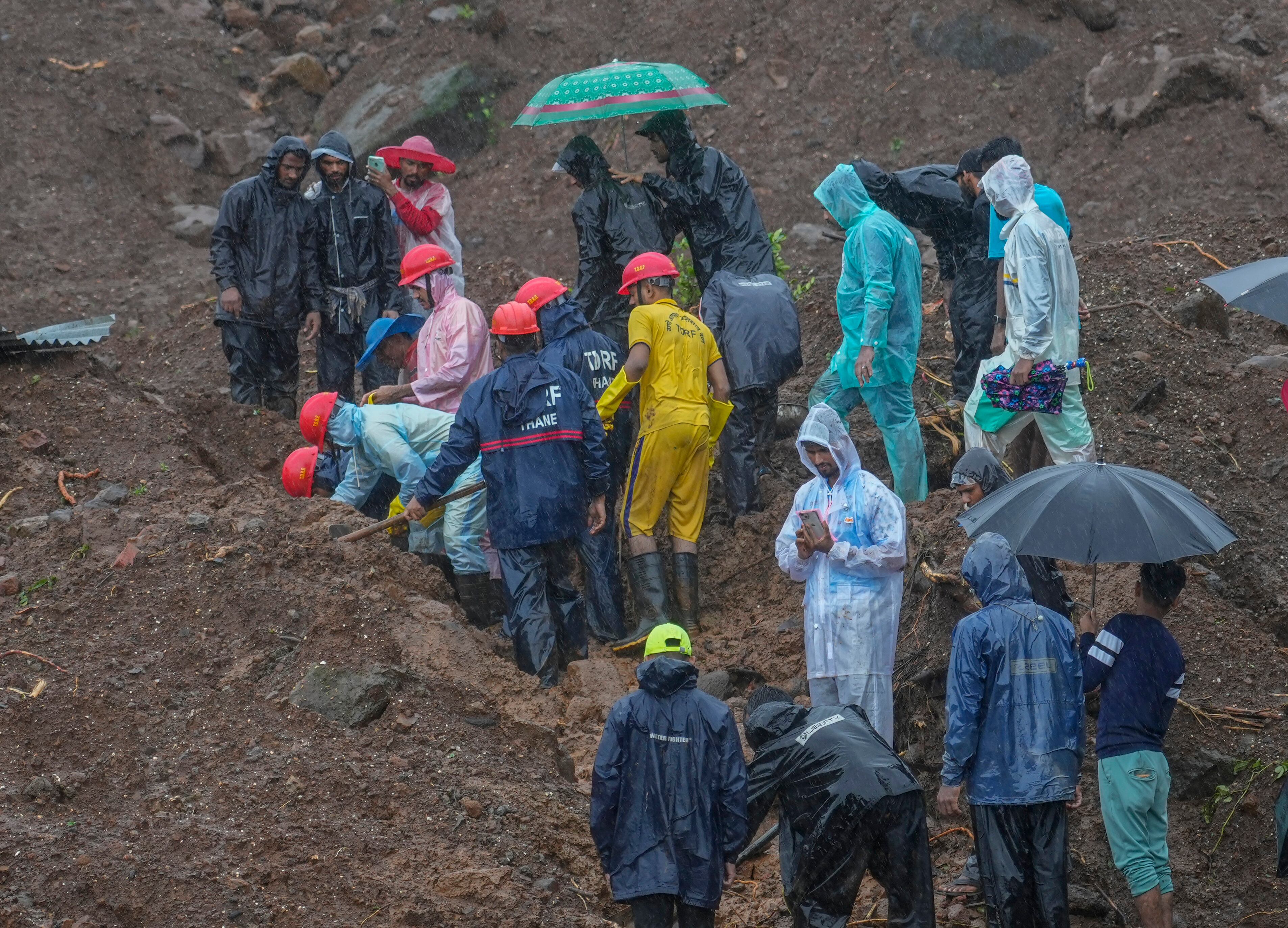 Las difíciles condiciones climáticas son obstáculo para los cuerpos de rescate.