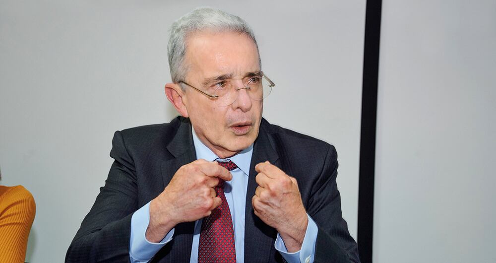    Del Río apareció como representante de víctimas en el llamado caso Uribe.