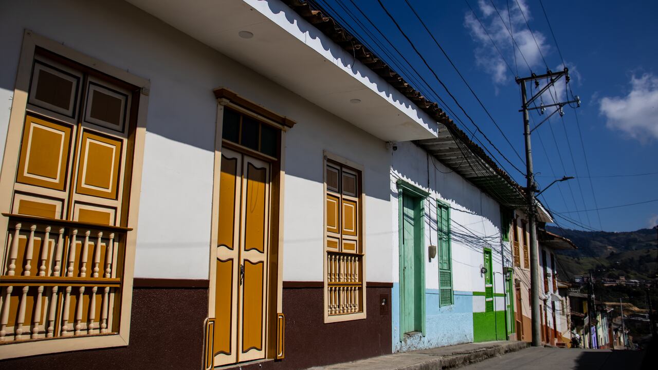 Aguadas es un pueblo en el que la arquitectura colonial llama la atención. Forma parte de la Red de Pueblos Patrimonio de Colombia.