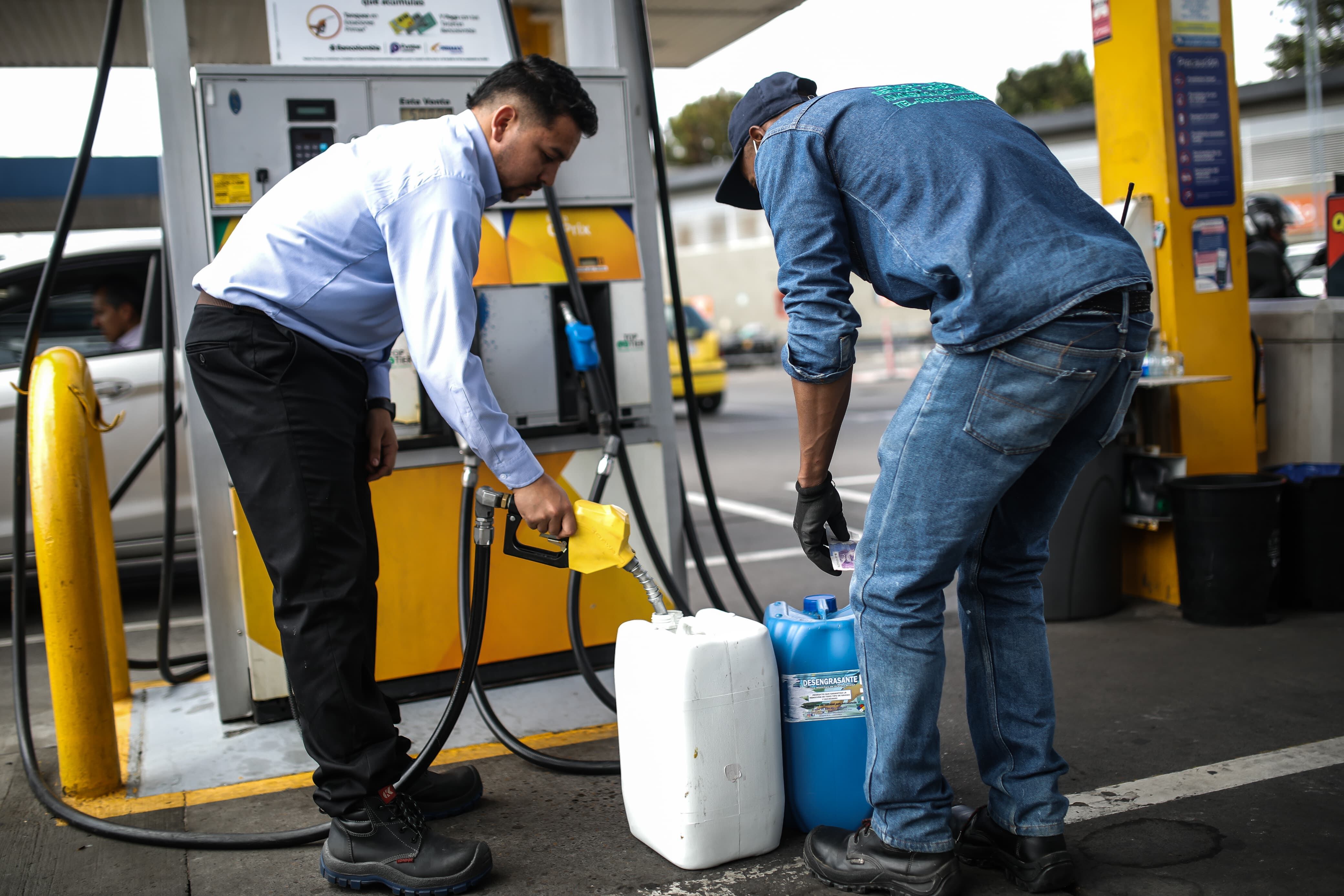 Desabastecimiento de gasolina en estaciones de servicio
por paro de transportadores y de camiones