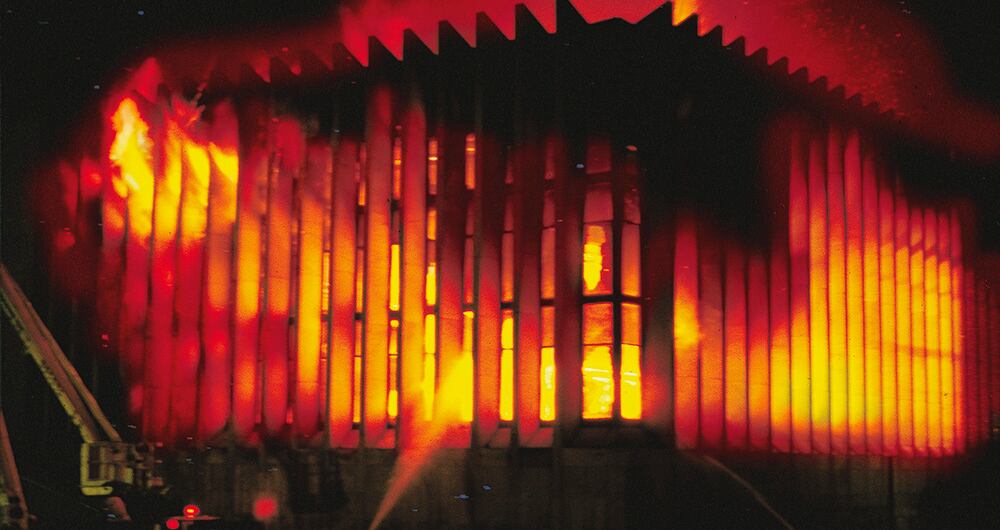   Aunque en el holocausto decenas de rehenes fueron rescatados, un centenar de personas, entre civiles, guerrilleros y soldados, perdieron la vida y 11 siguen desaparecidas. 