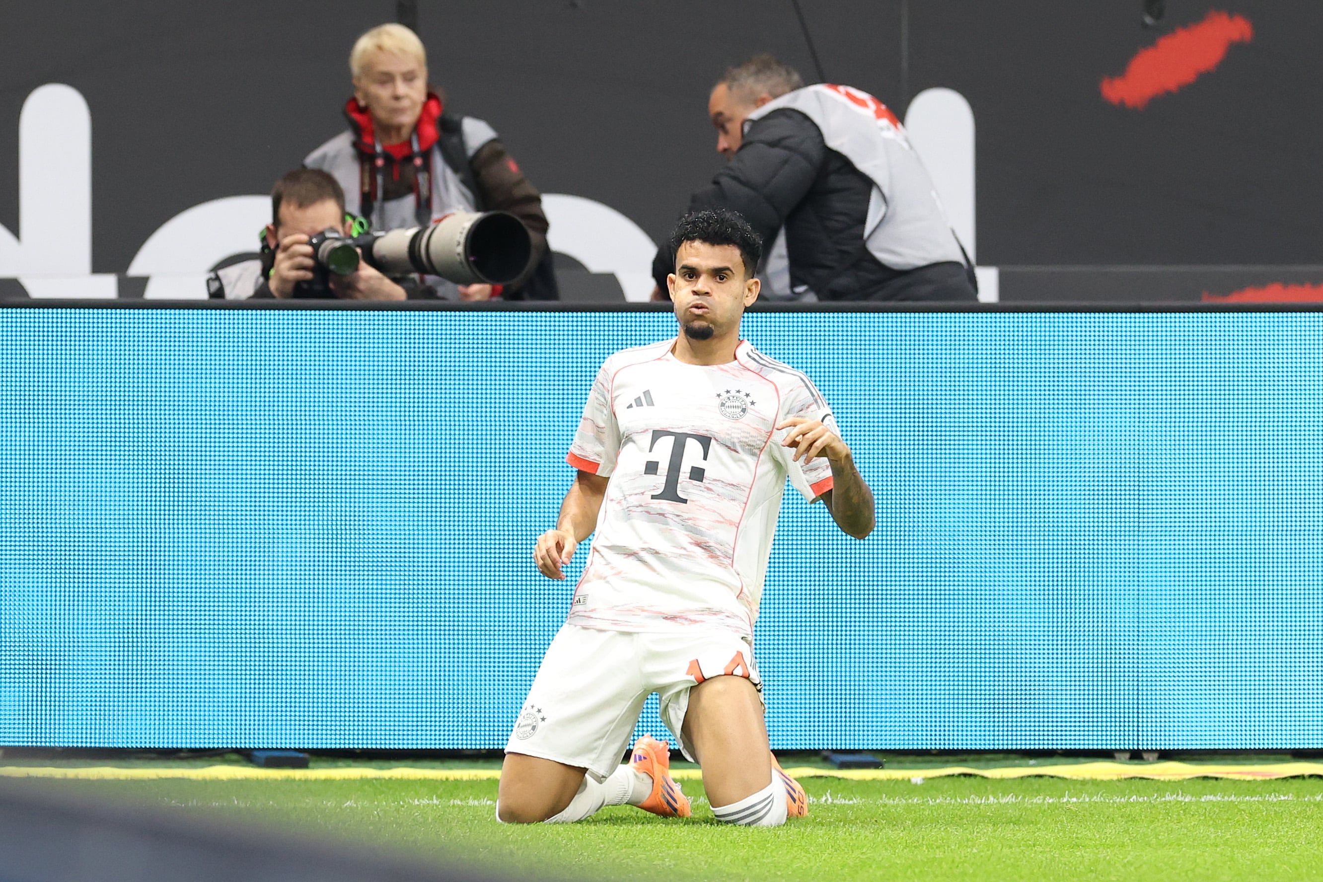 FRANKFURT AM MAIN, GERMANY - OCTOBER 04: Luis Diaz of Bayern Munich celebrates scoring his team's first goal during the Bundesliga match between Eintracht Frankfurt and FC Bayern München at Deutsche Bank Park on October 04, 2025 in Frankfurt am Main, Germany. (Photo by Alexander Hassenstein/Getty Images)