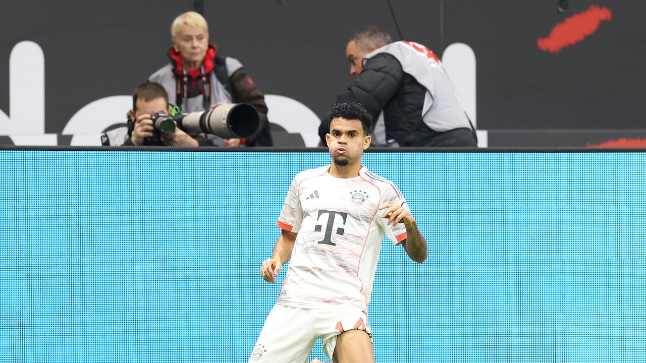 FRANKFURT AM MAIN, GERMANY - OCTOBER 04: Luis Diaz of Bayern Munich celebrates scoring his team's first goal during the Bundesliga match between Eintracht Frankfurt and FC Bayern München at Deutsche Bank Park on October 04, 2025 in Frankfurt am Main, Germany. (Photo by Alexander Hassenstein/Getty Images)