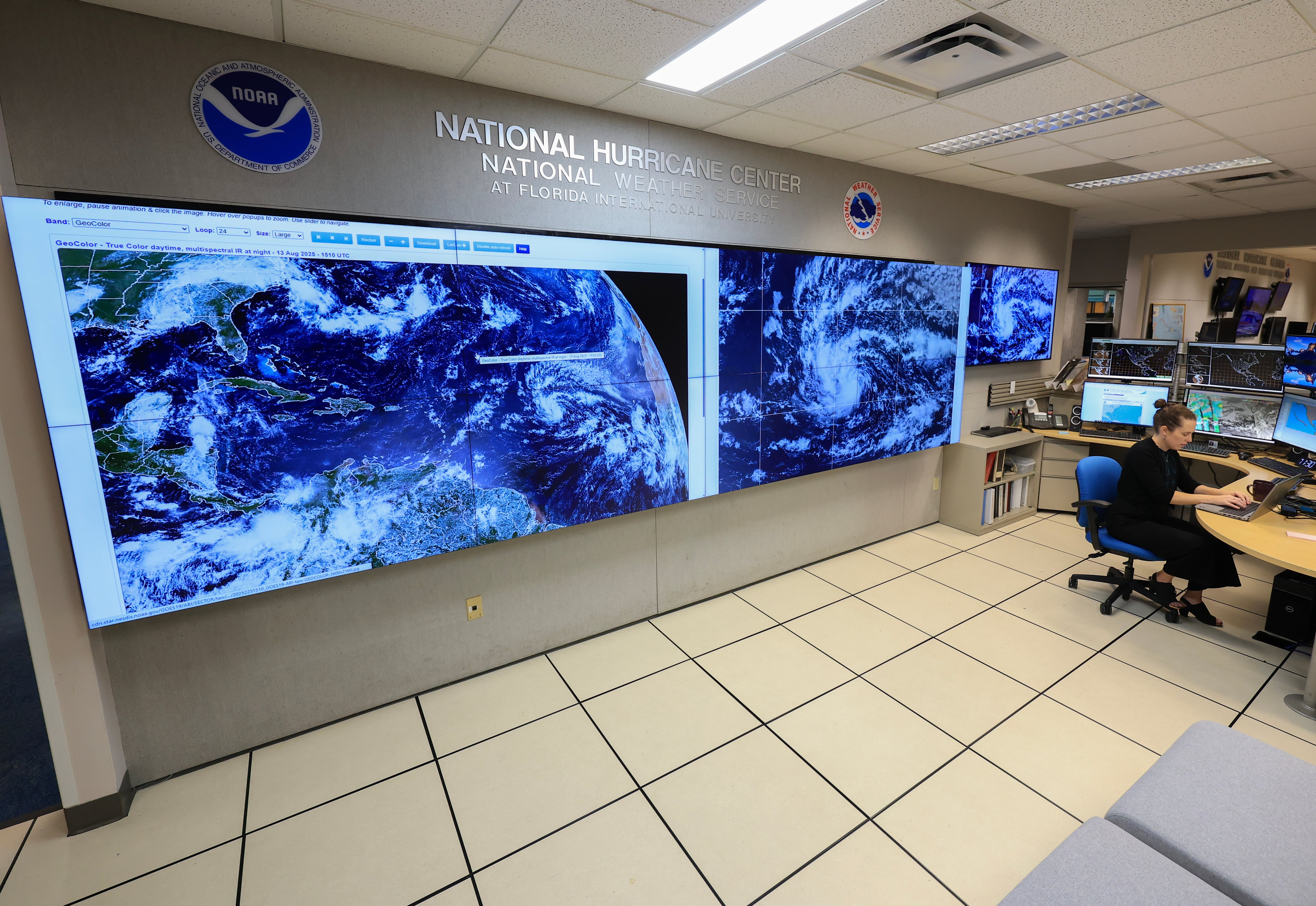 El Centro Nacional de Huracanes indica que Erin tiene el potencial de convertirse en el primer gran huracán de la temporada 2025. (