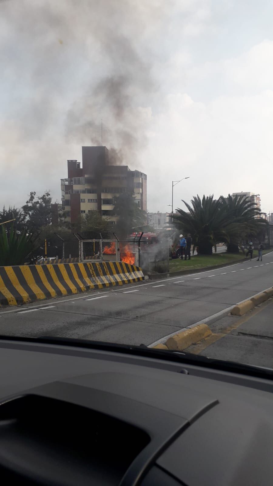 Incendio desde un vehículo que pasaba por la zona.