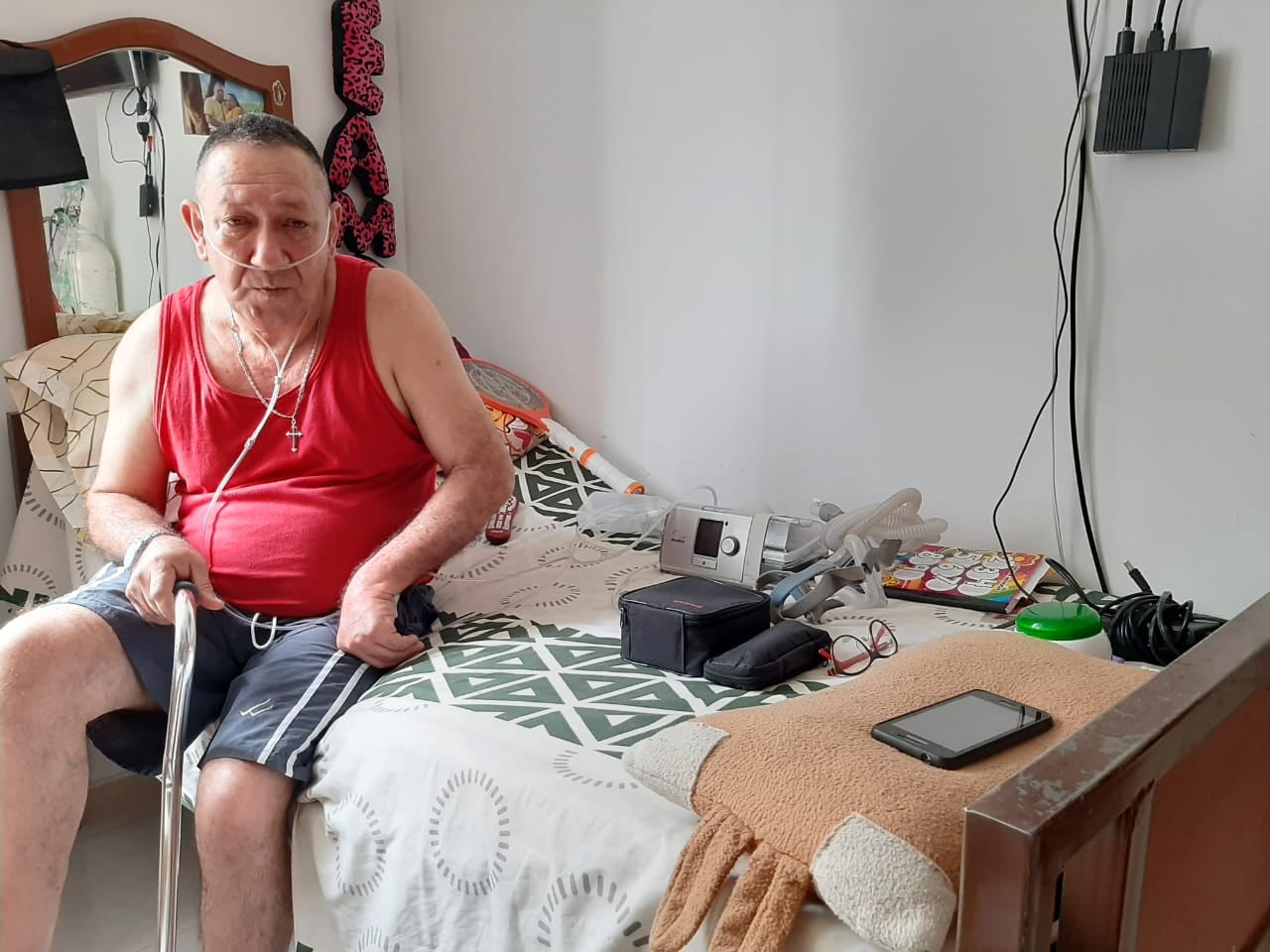 Víctor Escobar permanece 24 horas conectado a respiradores artificiales