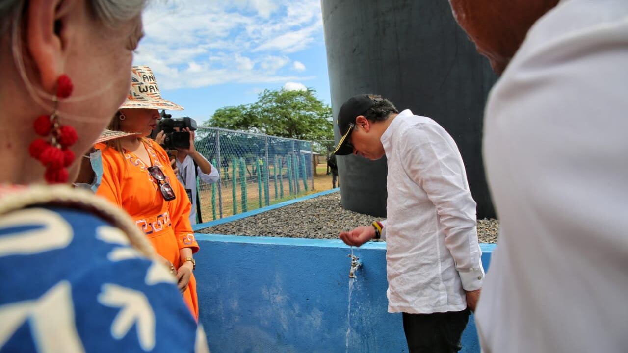 presidente gustavo petro y ministra de vivienda Catalina Velasco en La Guajira