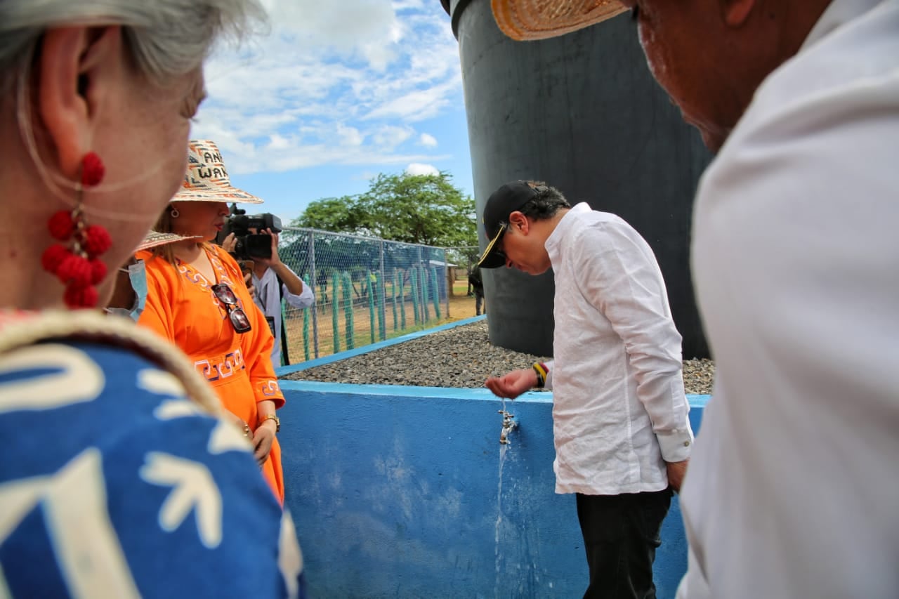 presidente gustavo petro y ministra de vivienda Catalina Velasco en La Guajira