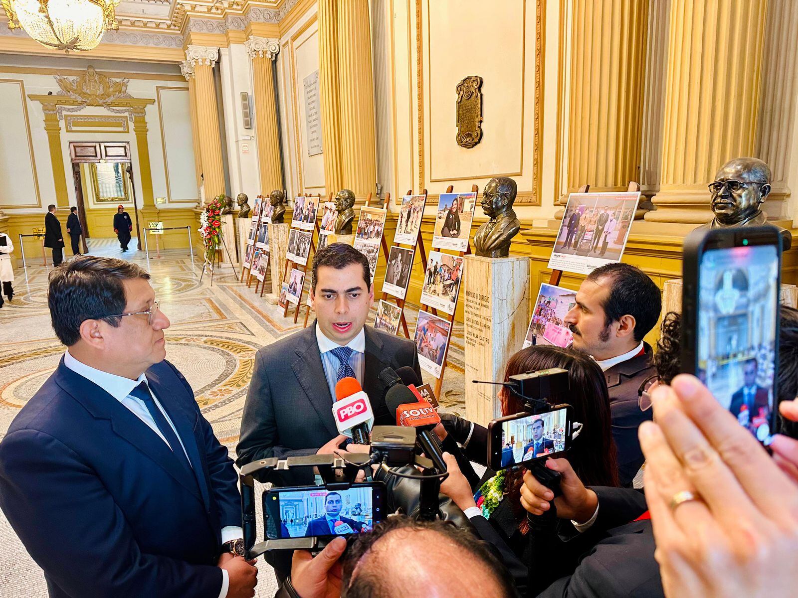 El exdiplomático colombiano Camilo Rubiano en Perú.