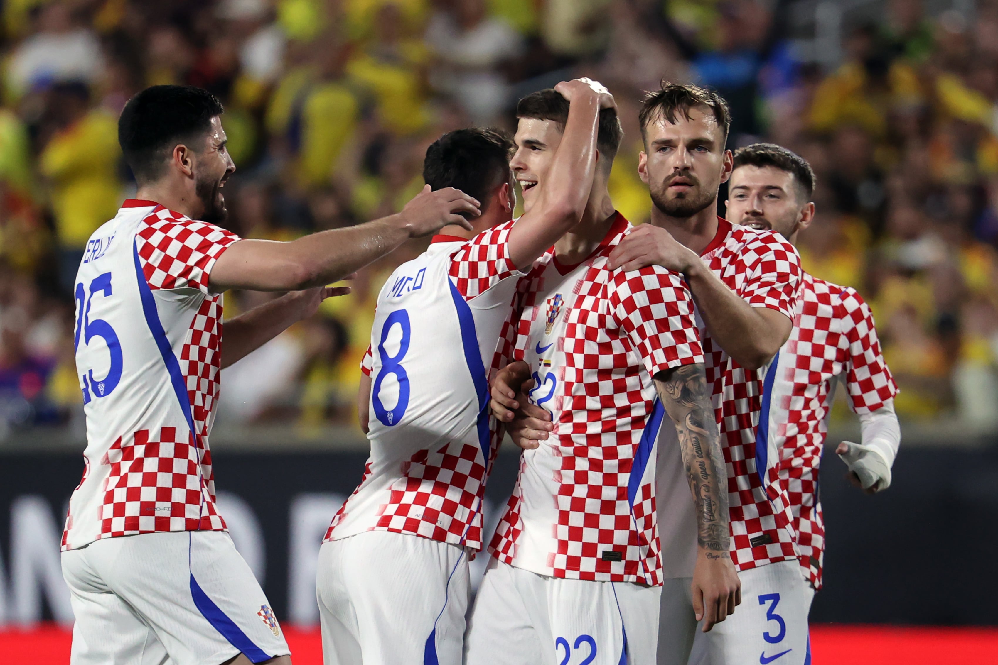 Croacia celebrando el gol de Luka Vuskovic ante Colombia.