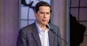 En 2016, Juan Fernando Cristo fue el encargado de tramitar el fast track que creó la normatividad para el acuerdo de paz. Ocho años después, aspira a lograr el mismo objetivo, aunque en circunstancias totalmente diferentes.