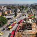 Demolición del monumento a los Héroes en Bogotá, espacio en el que iniciarán obras de la primera linea del Metro.