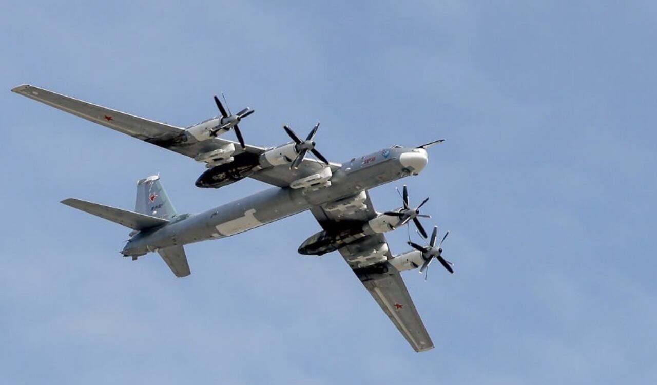 Este es el bombardero Tu-95 del Ejército de Rusia