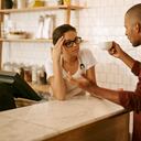 Los comentarios en redes sociales se encuentran divididos, algunos le dan la razón al cliente mientras que otros salieron en defensa del propietario.