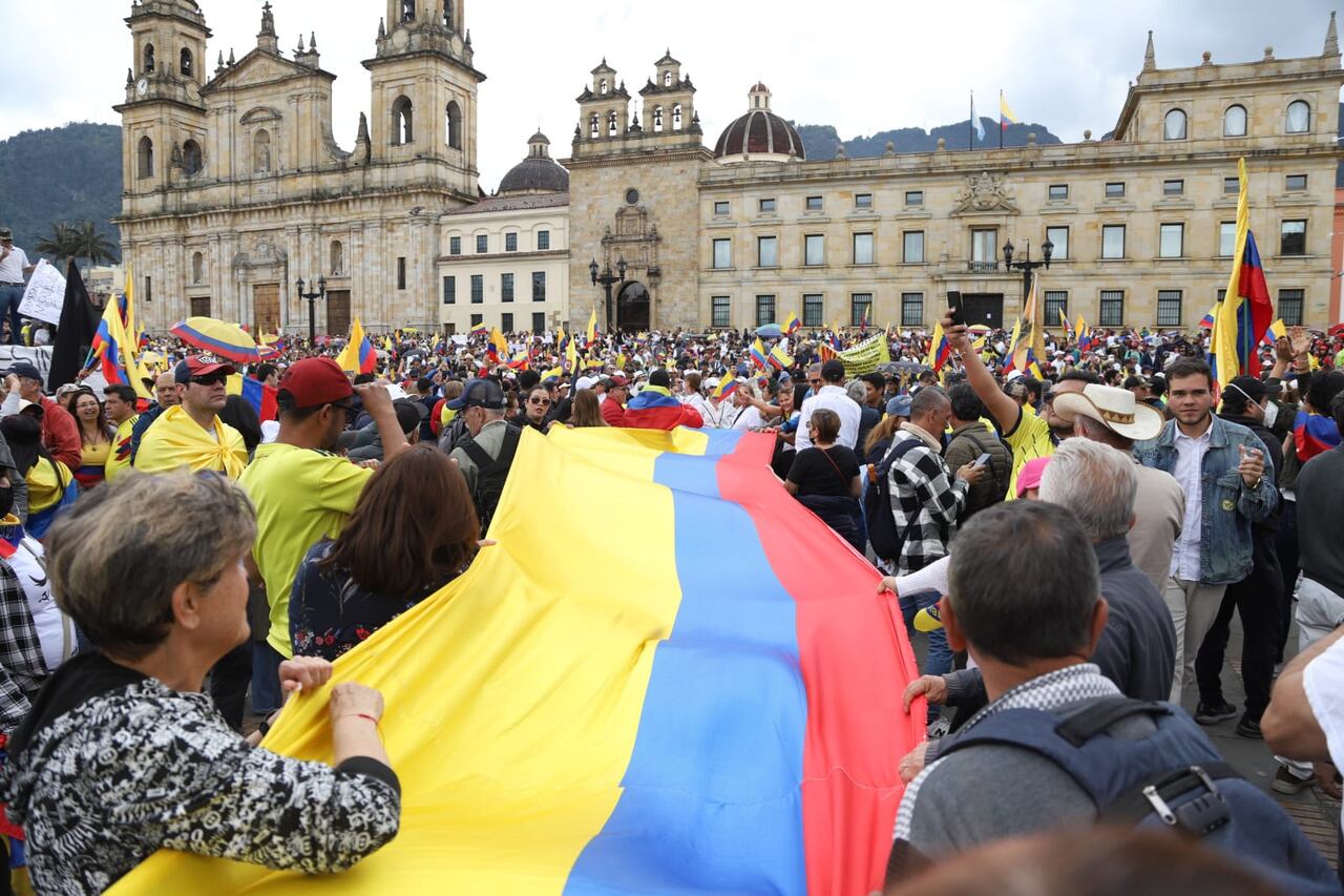 Marchas de la oposición en contra del gobierno en la plaza de Bolívar