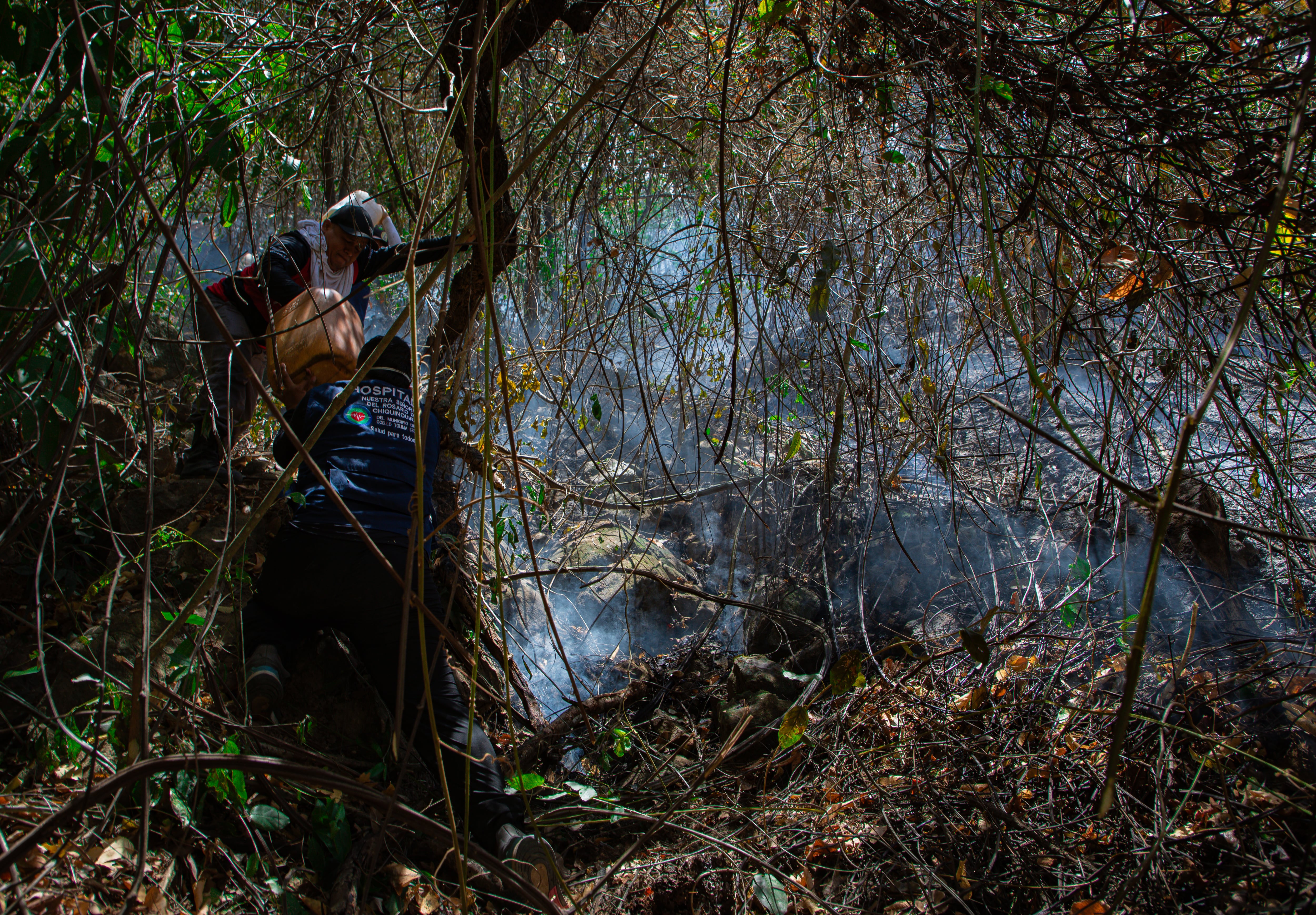 Incendios forestales en el departamento del Tolima 
Bomberos, helicóptero