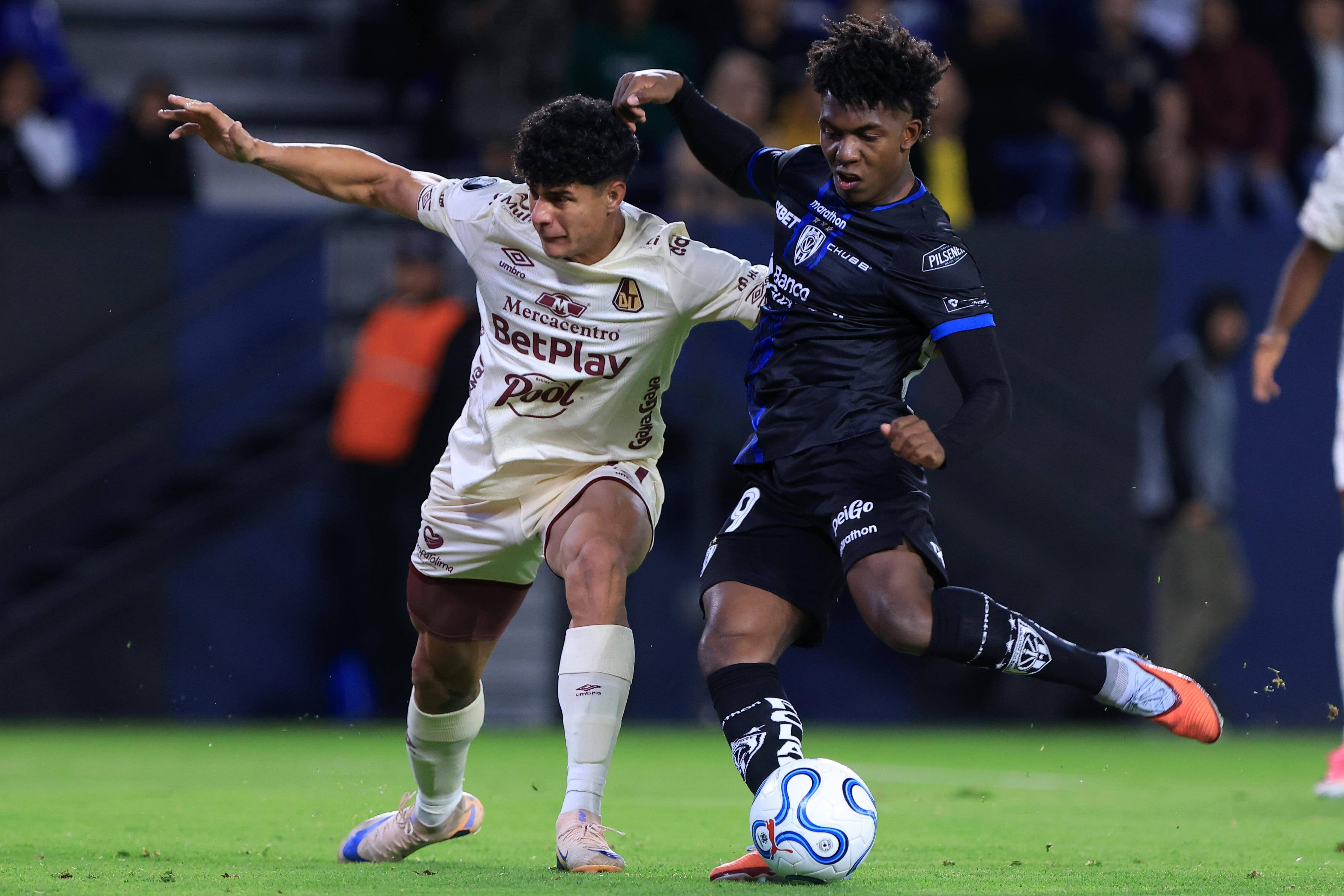 Djorkaeff Reasco con Yordan Osorio
