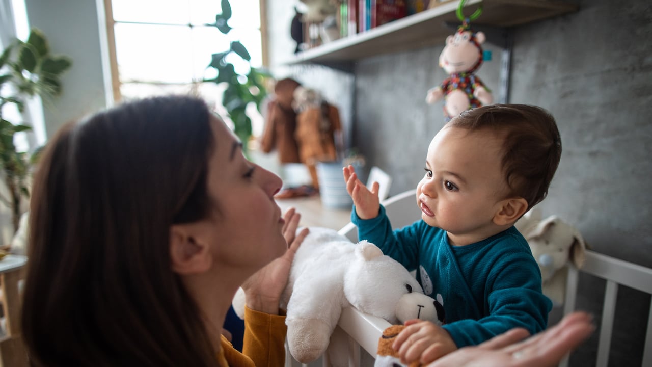 La forma en que los adultos se expresan ante los niños pequeños podría revelar el origen del lenguaje.