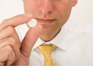 Aunque no han puesto fecha, los científicos afirman que llegarán los anticonceptivos hormonales y no hormonales para hombres. Es más, un estudio encontró una molécula que disminuyó dramáticamente el conteo de esperma en ratones y que podría usarse en humanos.