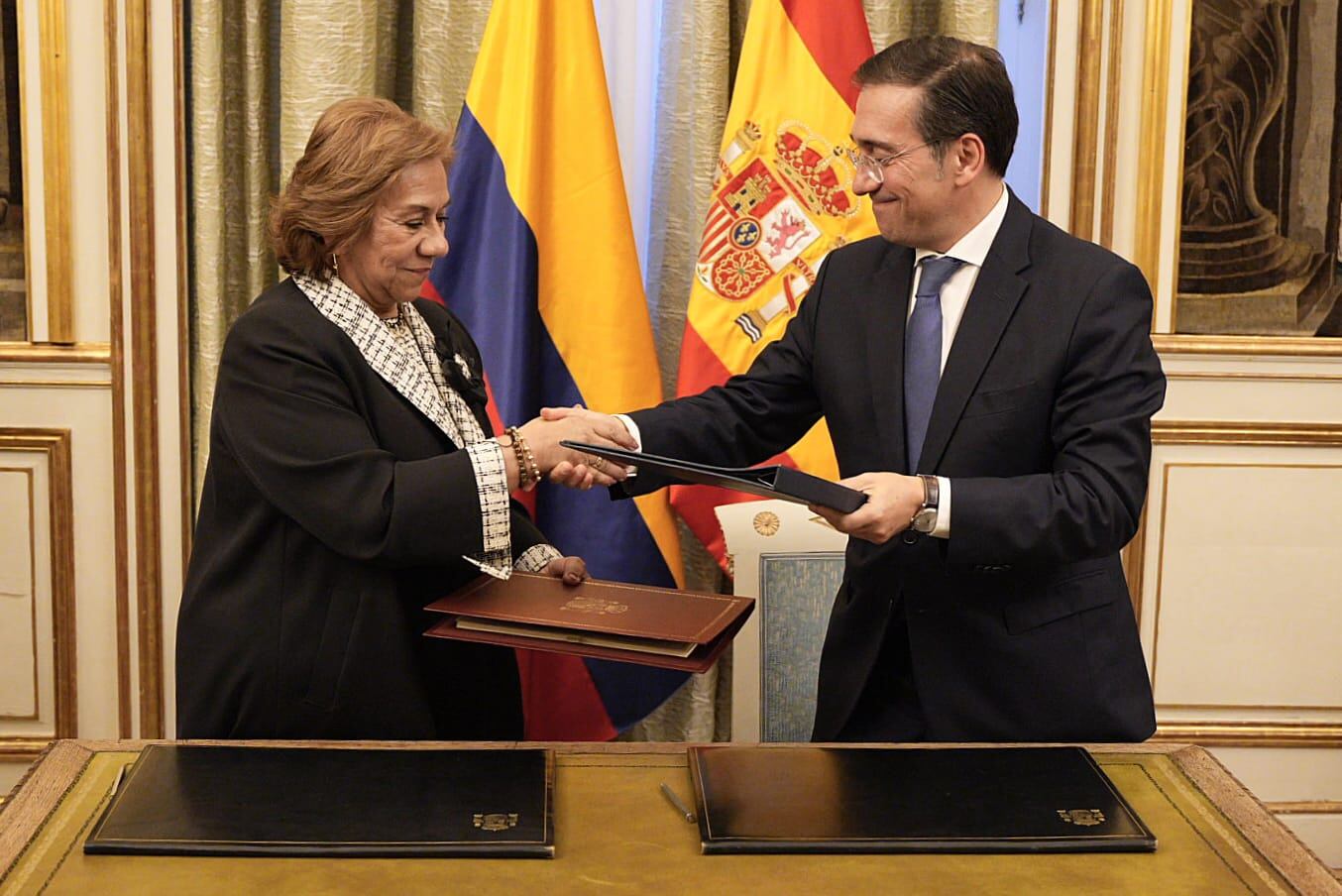 La canciller Yolanda Villavicencio firmó el acuerdo.