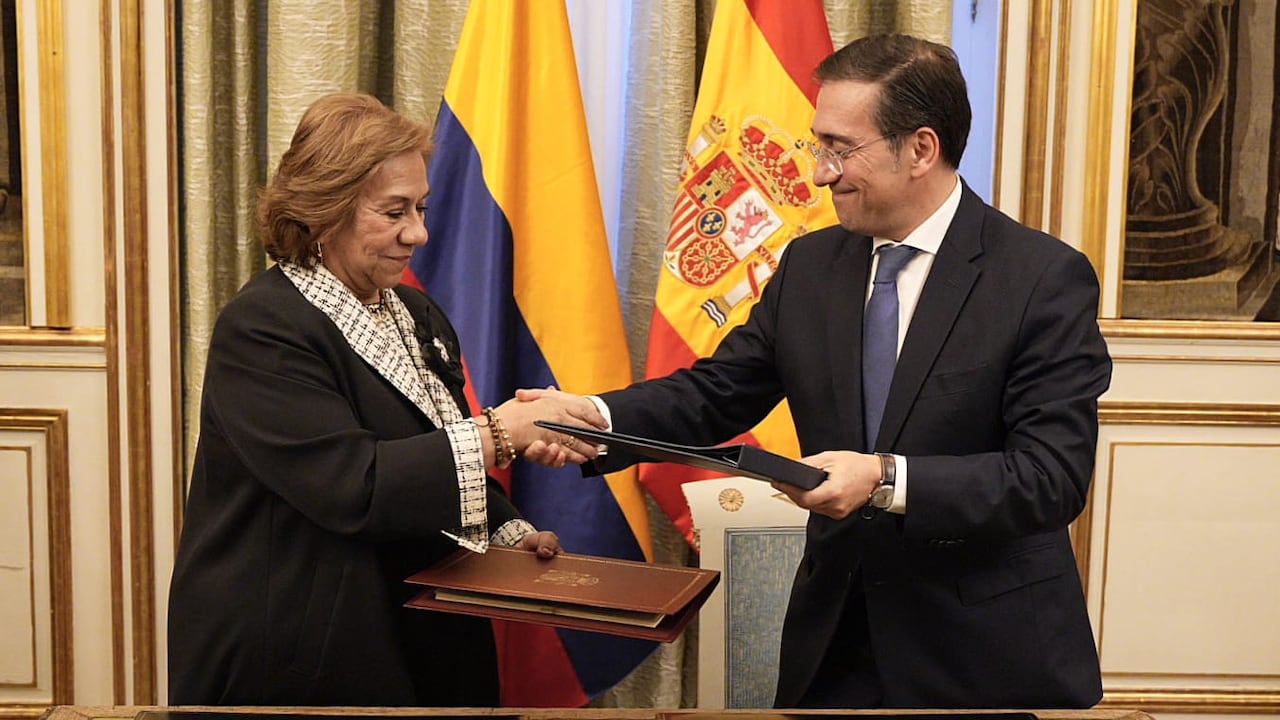 La canciller Yolanda Villavicencio firmó el acuerdo.