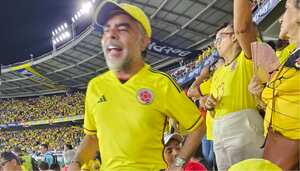 Armando Benedetti en el estadio Metropolitano de Barranquilla, durante el partido entre Colombia y Venezuela.