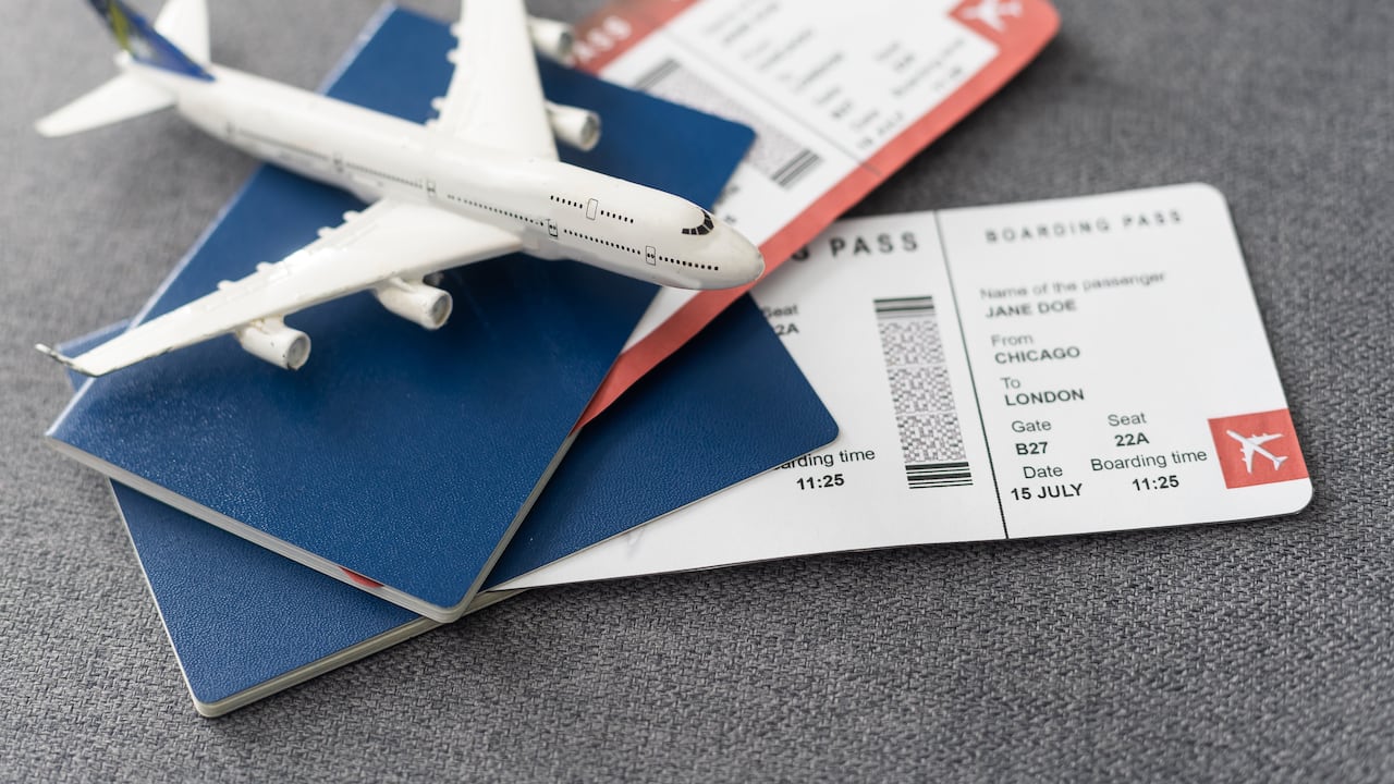 Viajeros en aeropuertos del país se preparan para una de las temporadas más activas del año.