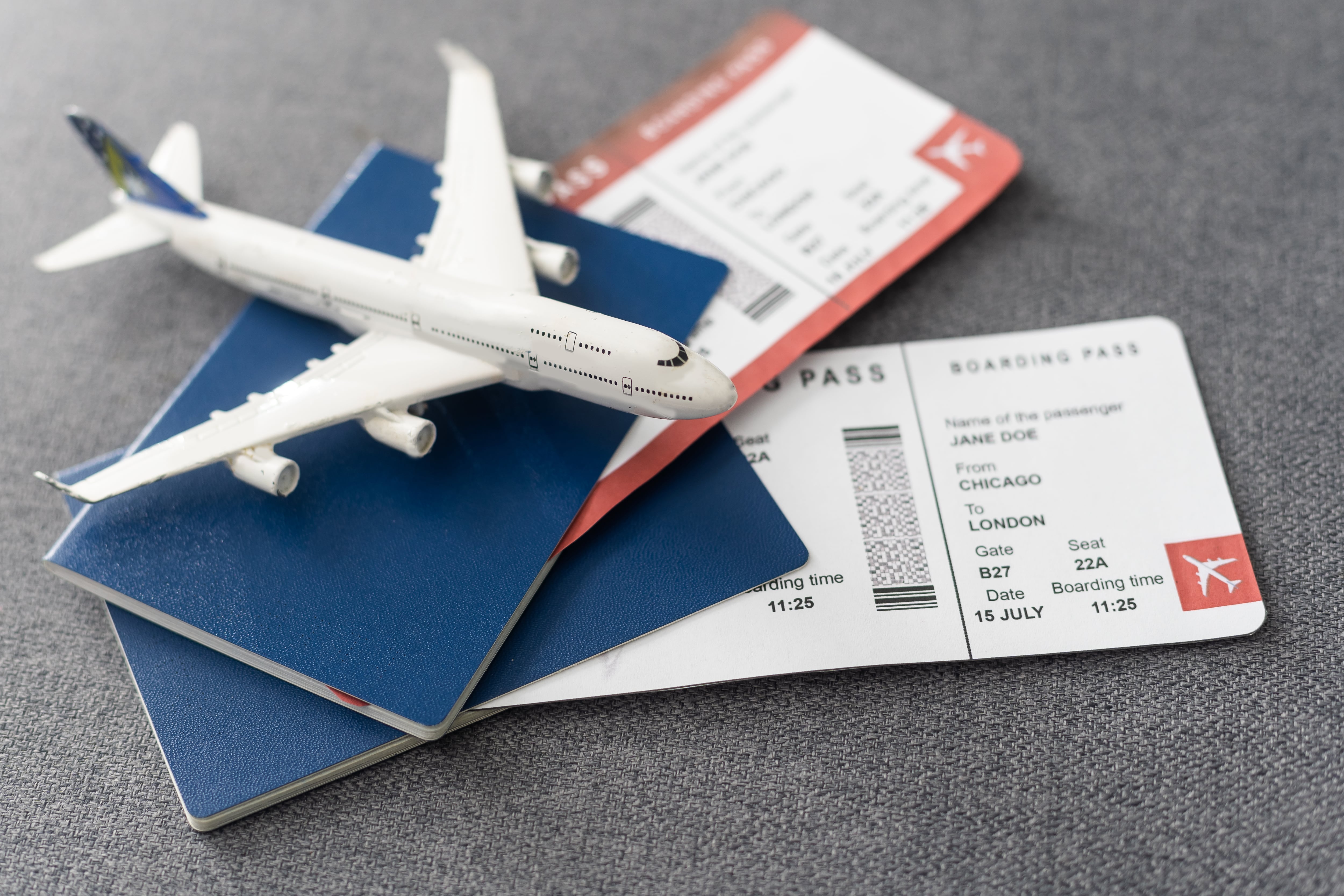 Viajeros en aeropuertos del país se preparan para una de las temporadas más activas del año.