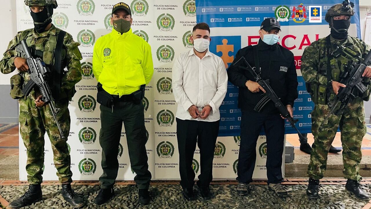 Alias Machete estaba apunto de contraer matrimonio y el CTI llegó a la iglesia para capturarlo. La familia opuso resistencia.