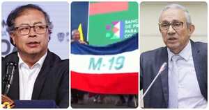 Gustavo Petro, Darío Acevedo y la bandera del M-19 que se lució en un acto público en Zipaquirá.