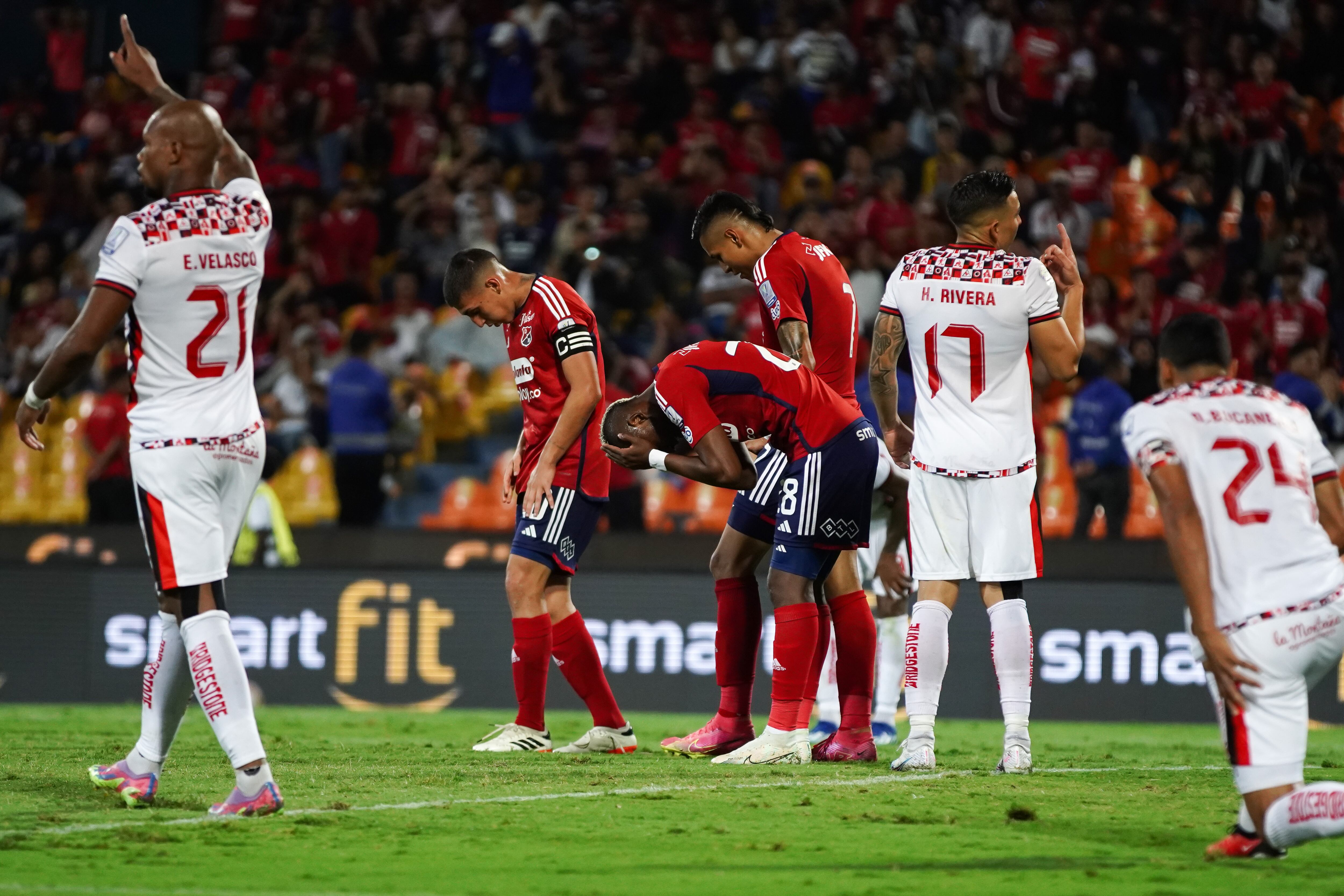 Medellín y América de Cali disputaron el clásico de rojos en el Atanasio