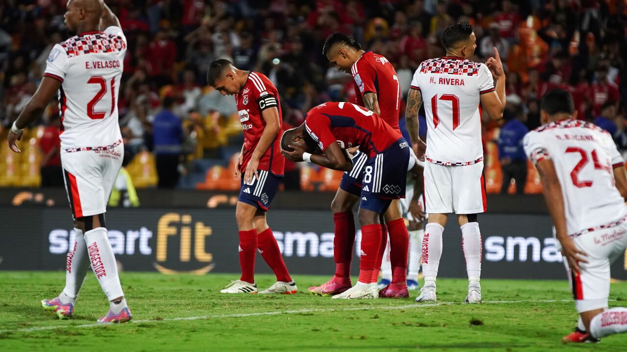 Medellín y América de Cali disputaron el duelo de rojos en el Atanasio