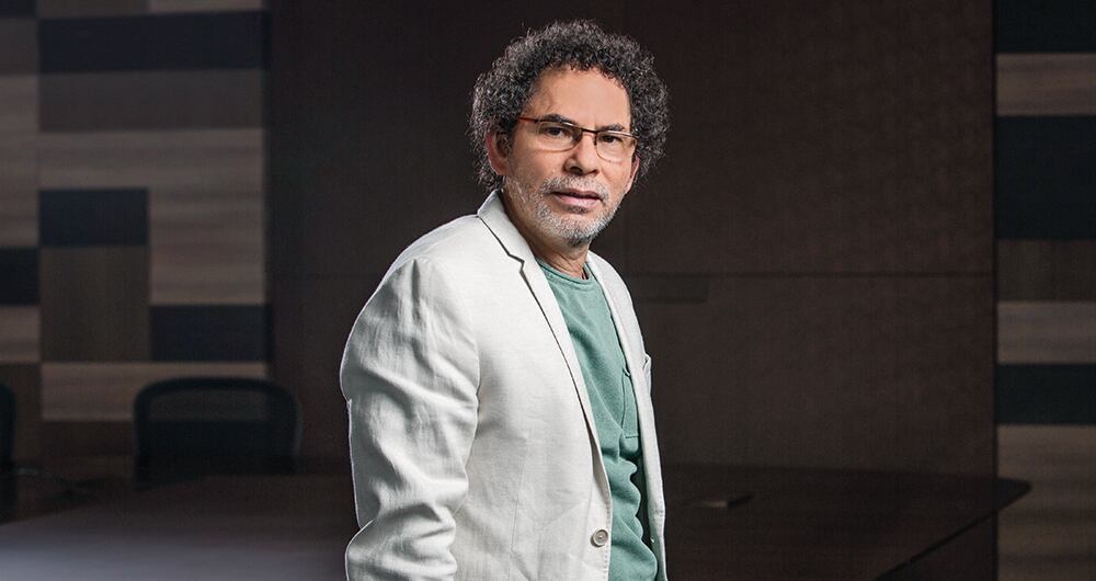   Alape fue comandante del bloque del Magdalena Medio e integró el secretariado de la extinta guerrilla de las Farc-EP. 