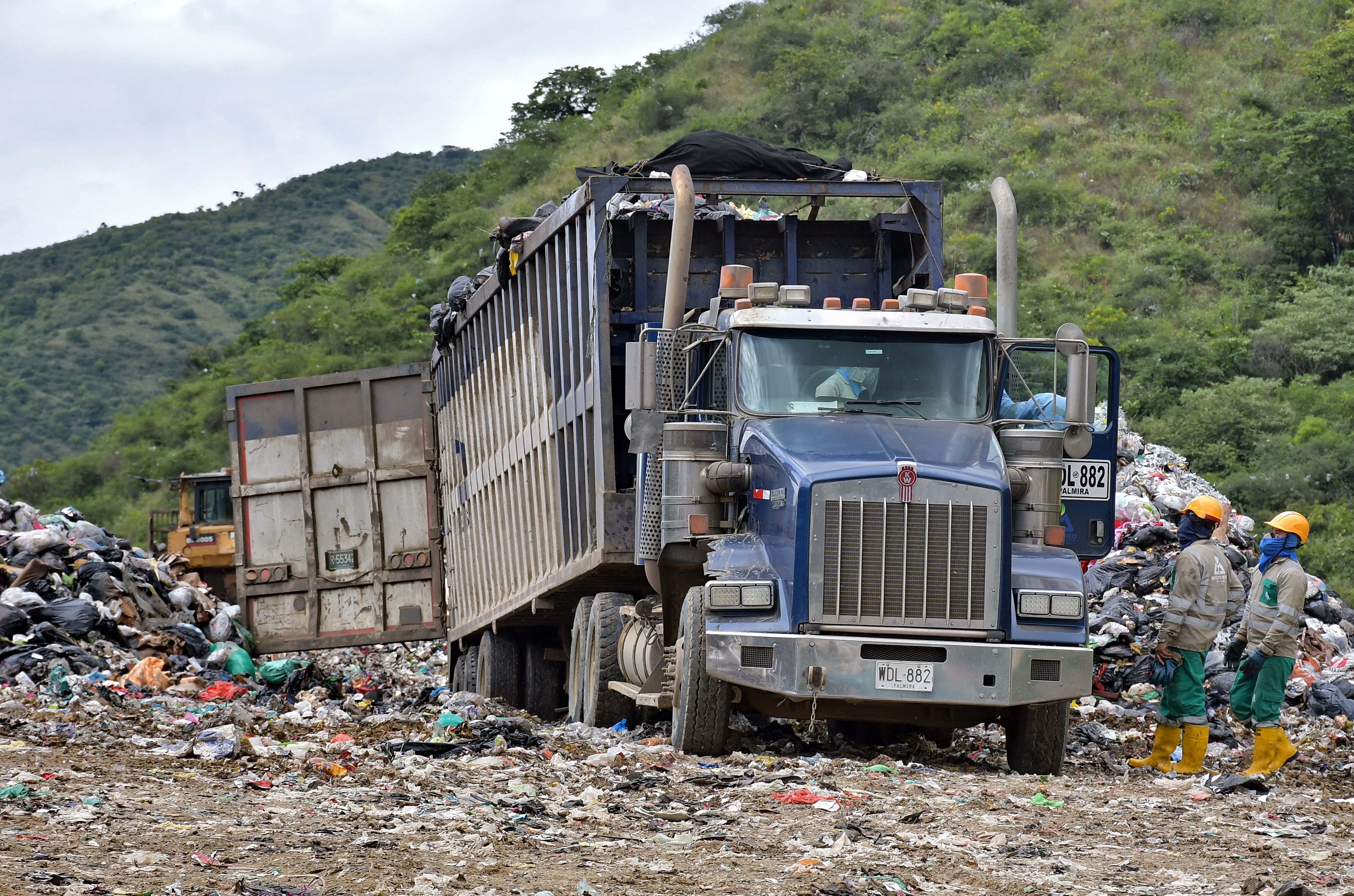 el relleno sanitario de Yotoco, lugar donde se disponen las basuras de Cali
En este lugar se disponen los residuos domiciliarios de Cali, Calima-El Darién, Florida, Candelaria, Yumbo, Restrepo, Jamundí, La Cumbre, Dagua y Yotoco (Valle), así como de Villarrica, Caloto, Guachené y Padilla (Cauca).