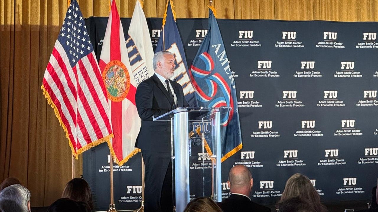 El expresidente Iván Duque participó en la ceremonia Champion of Freedom, organizada por el Adam Smith Center for Economic Freedom de la Florida International University.