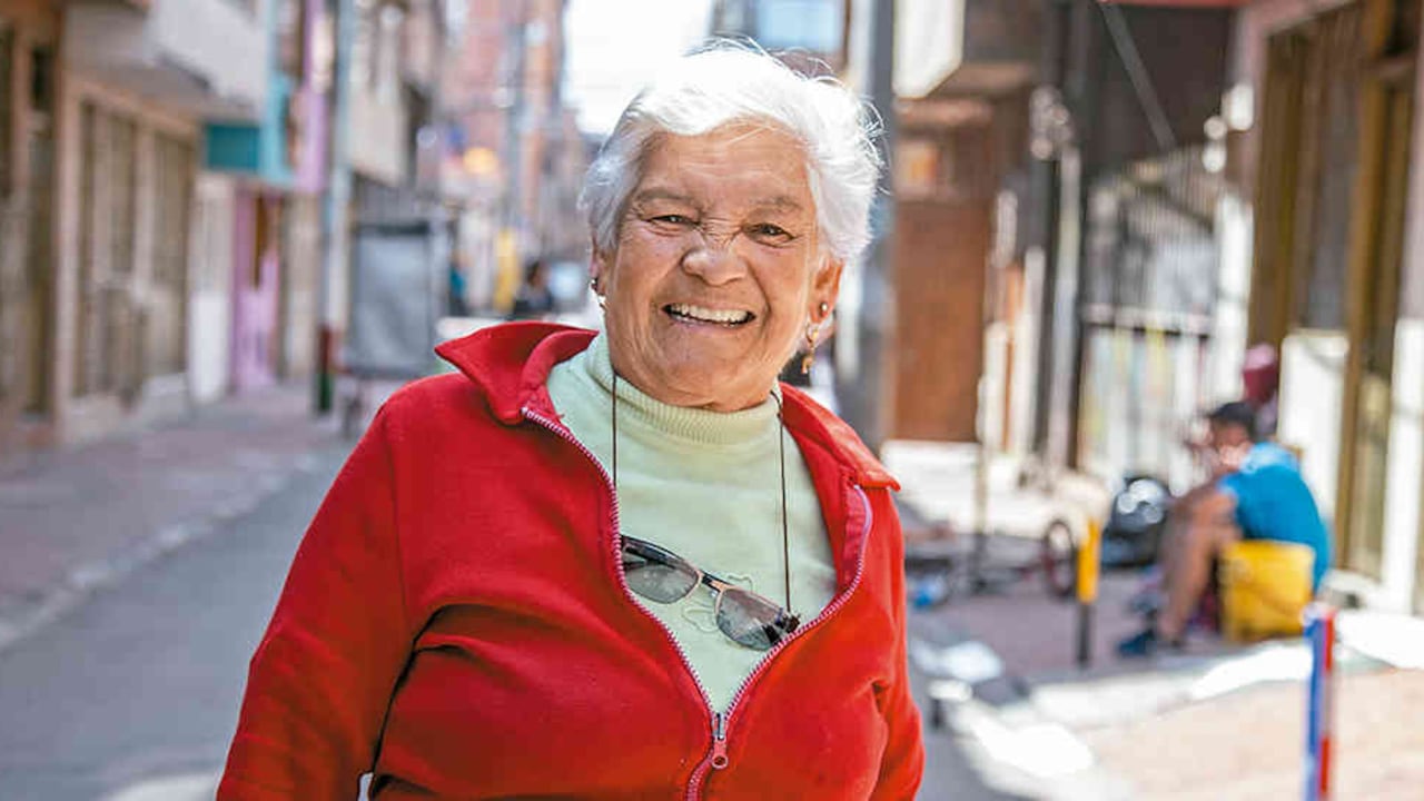 Para seguir reduciendo la pobreza en Bogotá la Secretaría de integración Social trabaja hoy en dos frentes: la verificación de condición de beneficiarios y la búsqueda activa de 25.000 hogares vulnerables.