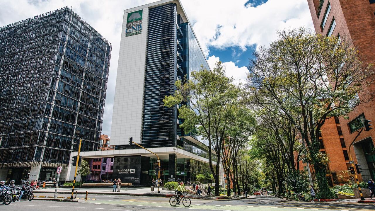 En Bogotá, la sede del Banco GNB Sudameris está certificada como LEED ORO gracias a su construcción amigable con el medioambiente.