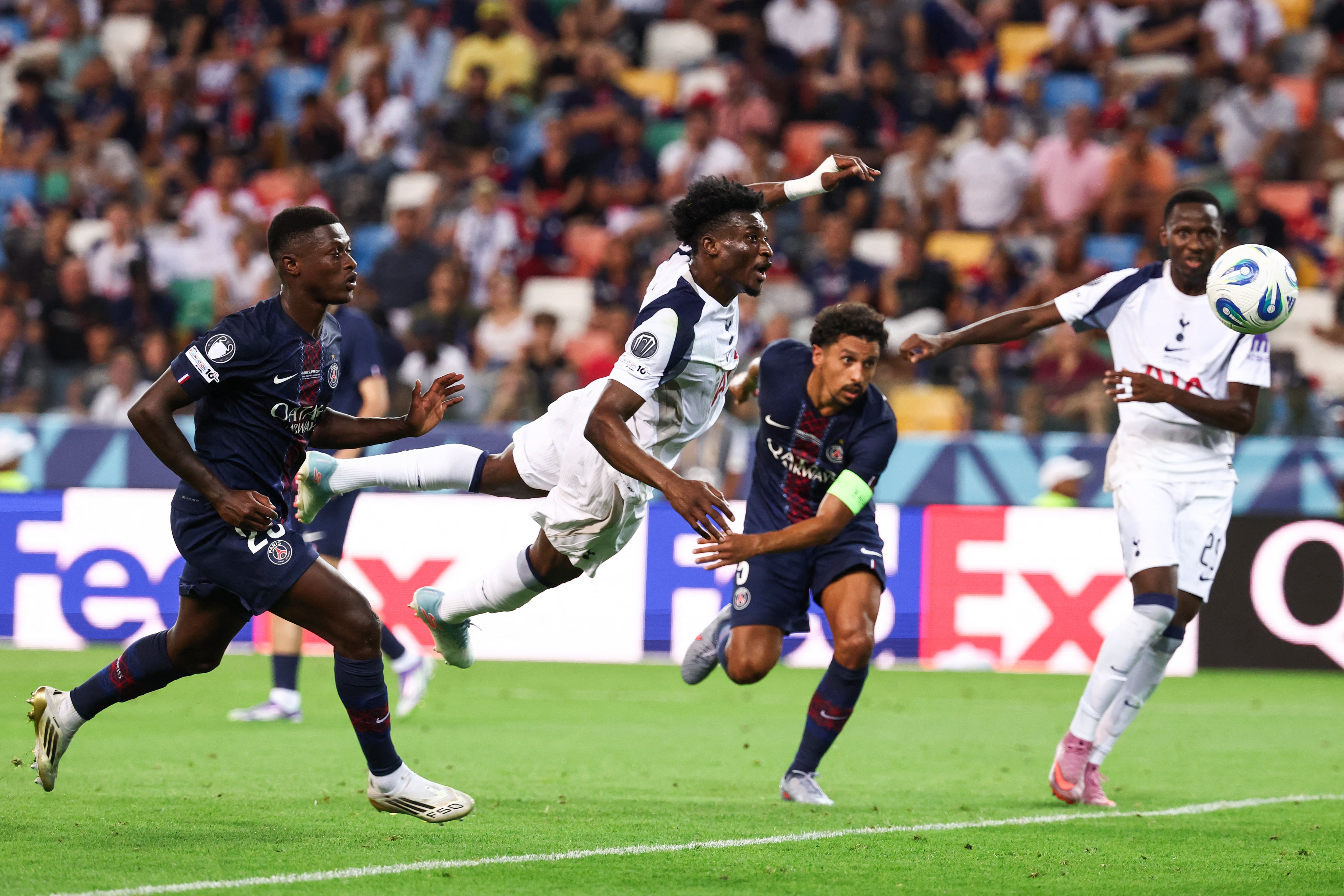 Tottenham en uno de los goles marcados al PSG