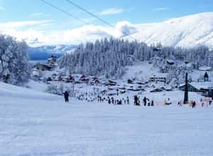 Bariloche, Argentina. Hay un plan clásico 2012 desde US$166 por persona, que incluye dos noches.