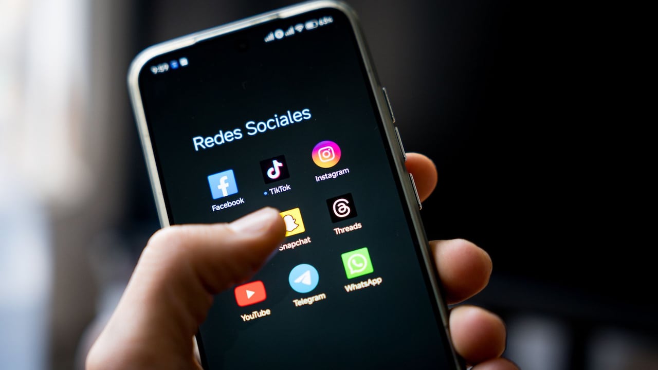 Expertos aseguran que el uso de redes sociales en menores de edad debe ser controlado.
