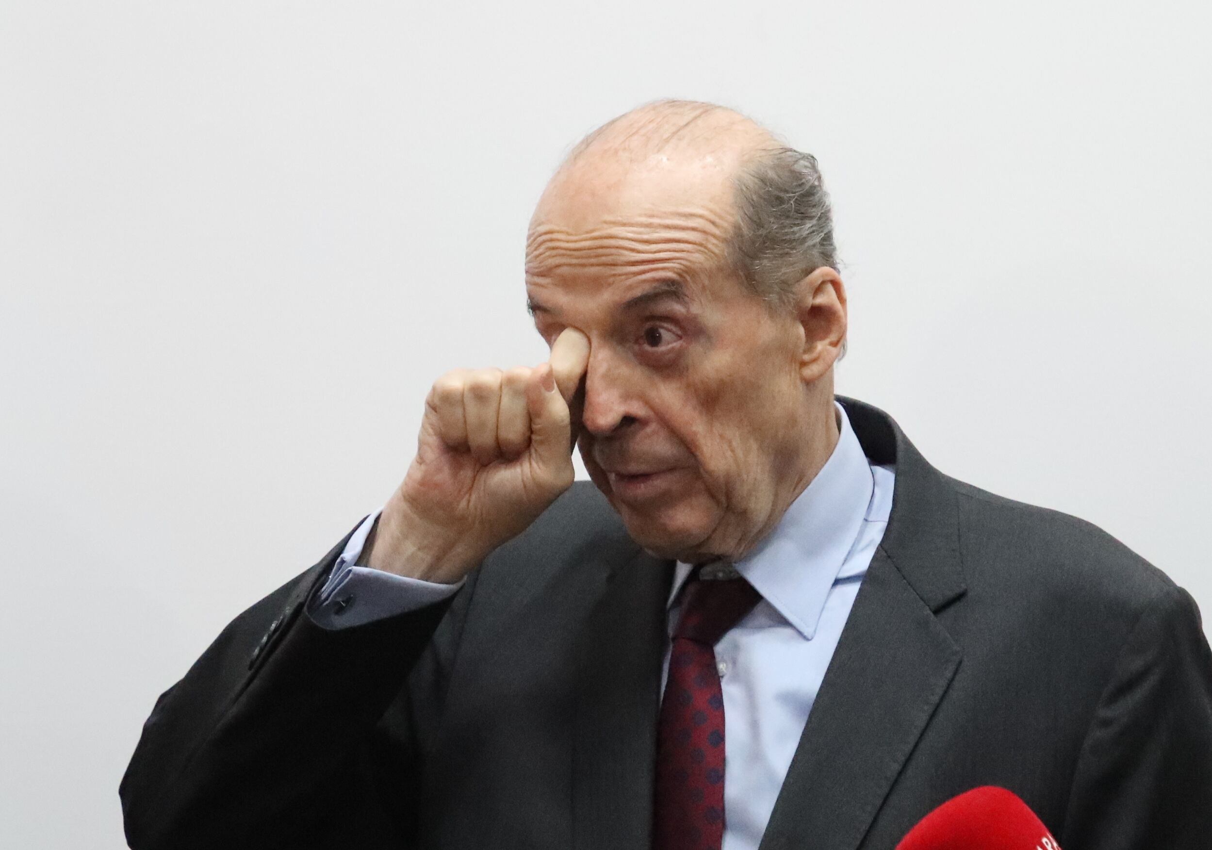 Excanciler Álvaro Leyva en rueda de prensa en la Procuraduría General de la Nación