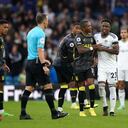 Sinisterra salió expulsado a los 48 minutos de partido