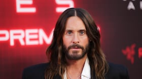 Además de actor, Jared Leto consolidó su carrera como vocalista y fundador de la banda de rock alternativo Thirty Seconds to Mars.