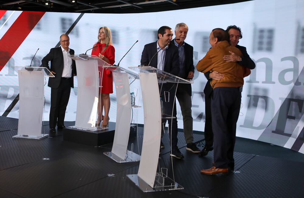 El debate el abrazo Foto Alexandra Ruiz