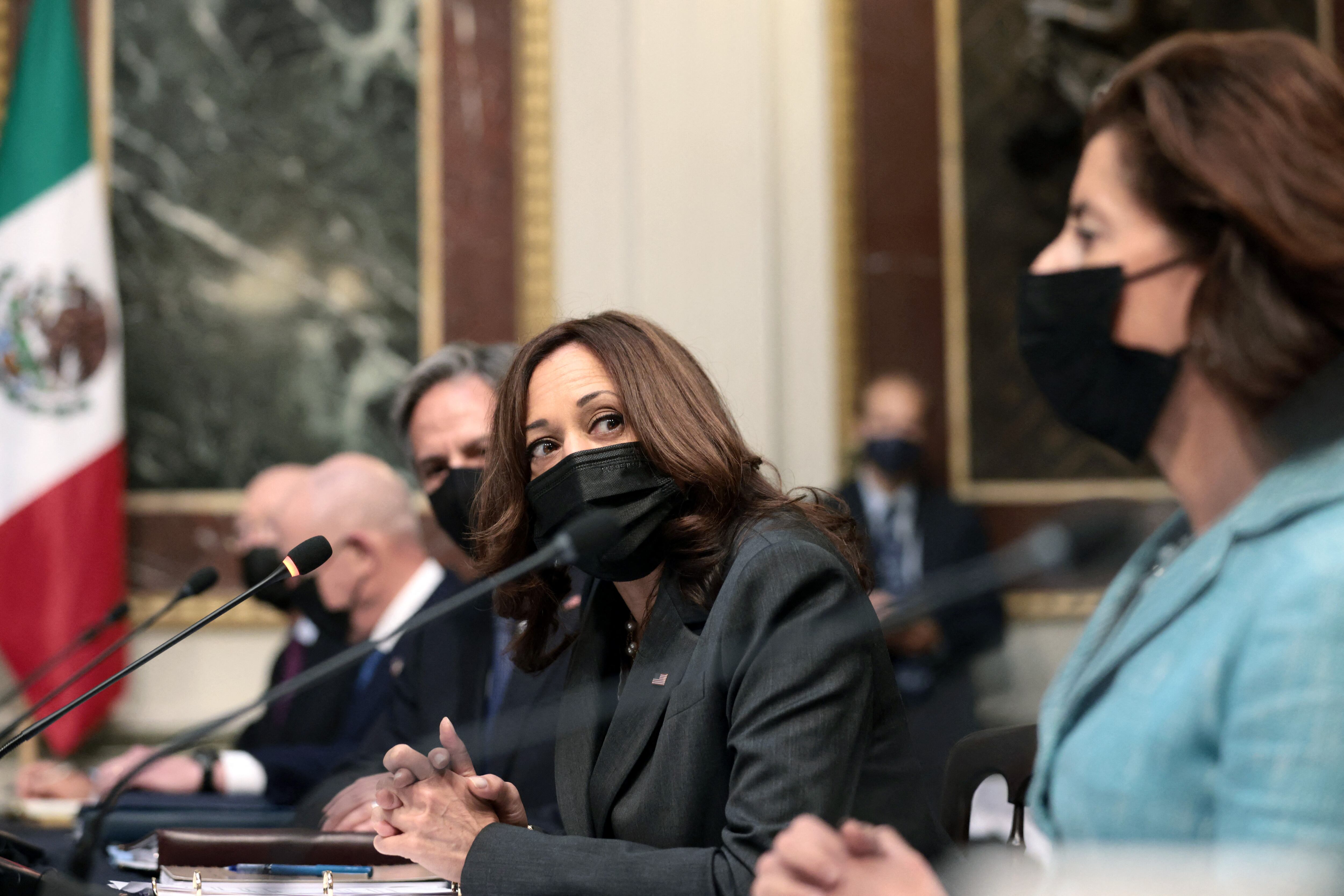 WASHINGTON, DC - 9 DE SEPTIEMBRE: La vicepresidenta de los Estados Unidos, Kamala Harris, pronuncia un discurso al inicio del Diálogo Económico de Alto Nivel entre Estados Unidos y México (HLED) con la delegación de México, incluido el canciller Marcelo Ebrard, en el edificio de oficinas de Eisenhower el 9 de septiembre de 2021 en Washington DC. HLED se estableció en 2013 y el diálogo de hoy es la primera conversación formal que se lleva a cabo desde 2016. Anna Moneymaker / Getty Images / AFP (Foto de Anna Moneymaker / GETTY IMAGES NORTH AMERICA / Getty Images a través de AFP)