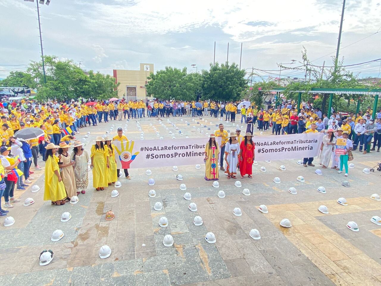 Trabajadores de Cerrejón se unen a la marcha llamada
#NoALaReformaTributaria.