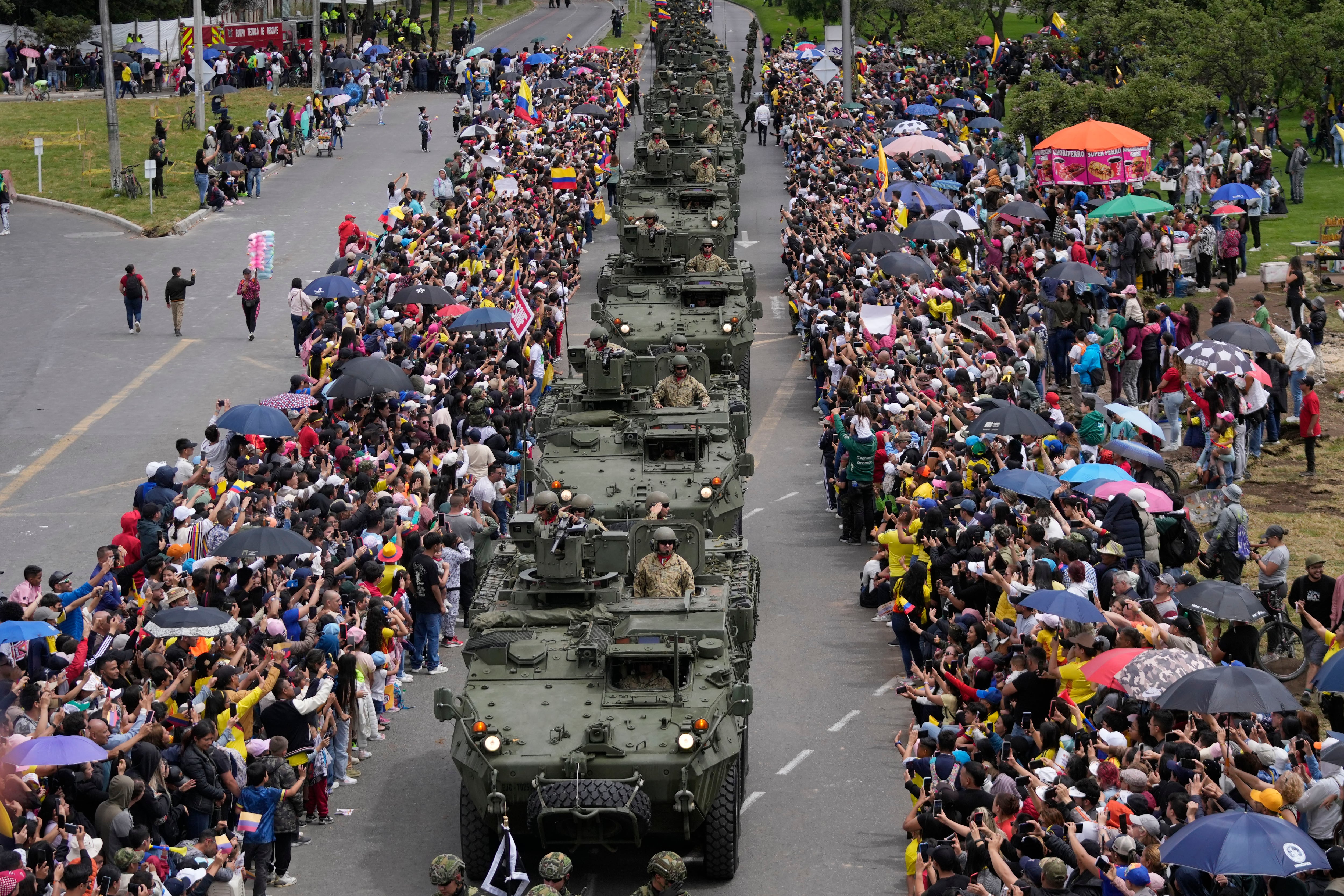 desfile militar del Día de la Independencia, en Bogotá, Colombia, el sábado 20 de julio de 2024. Colombia celebra 214 años de independencia de España. (Foto AP/Fernando Vergara)