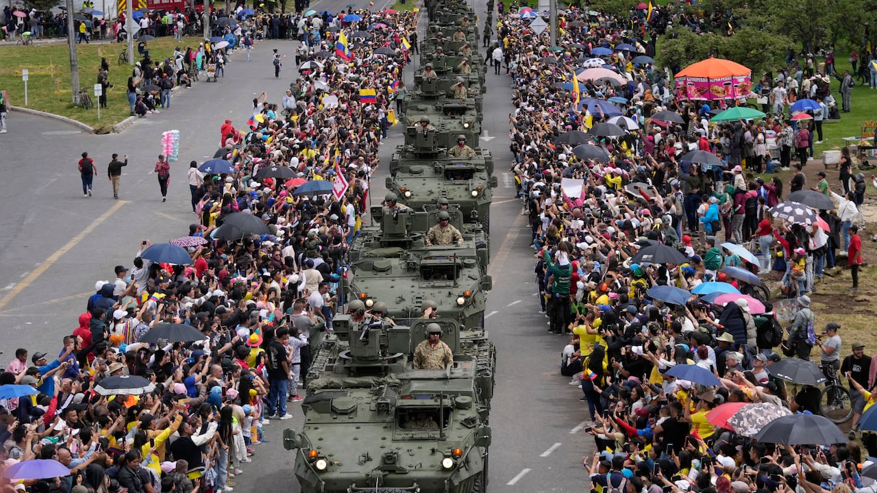 Desfile militar del Día de la Independencia, en Bogotá.