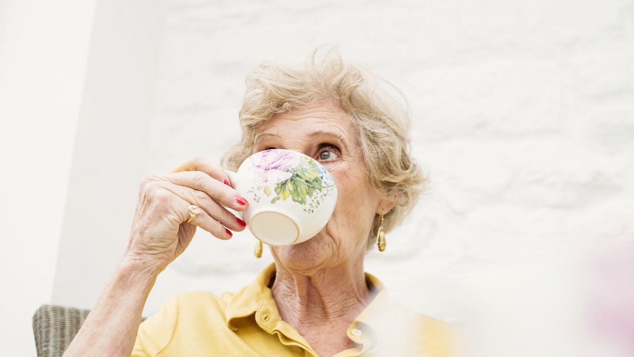 Mujer tomando té