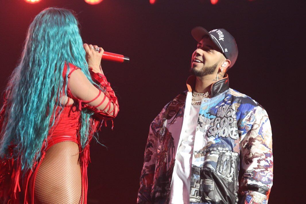 Karol G y Anuel AA han estado juntos en las tarimas.